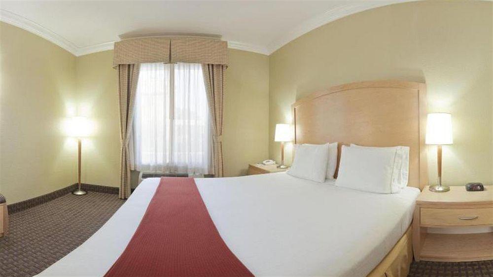Holiday Inn Express Hotel & Suites Vacaville By Ihg Екстериор снимка
