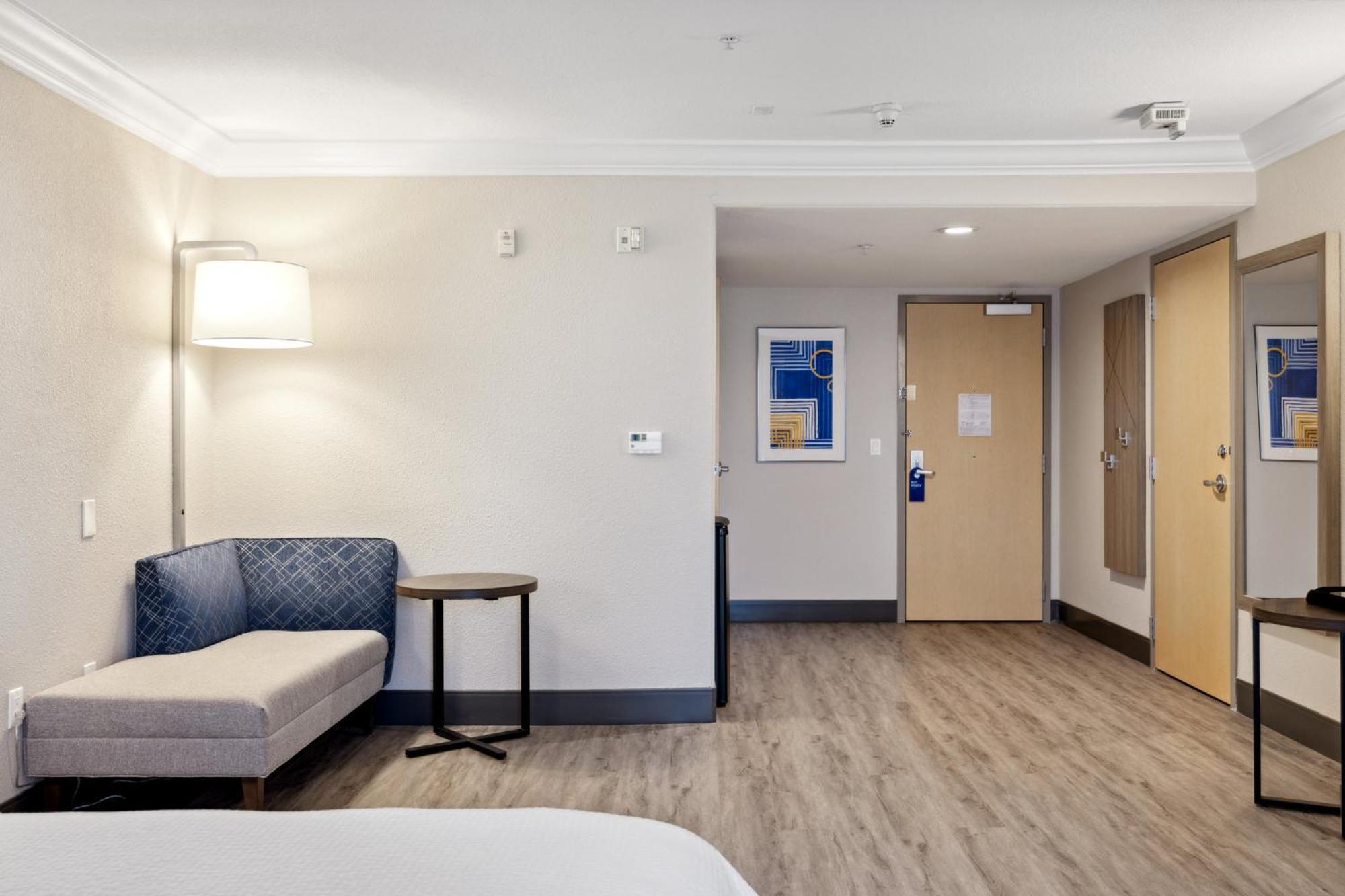 Holiday Inn Express Hotel & Suites Vacaville By Ihg Екстериор снимка