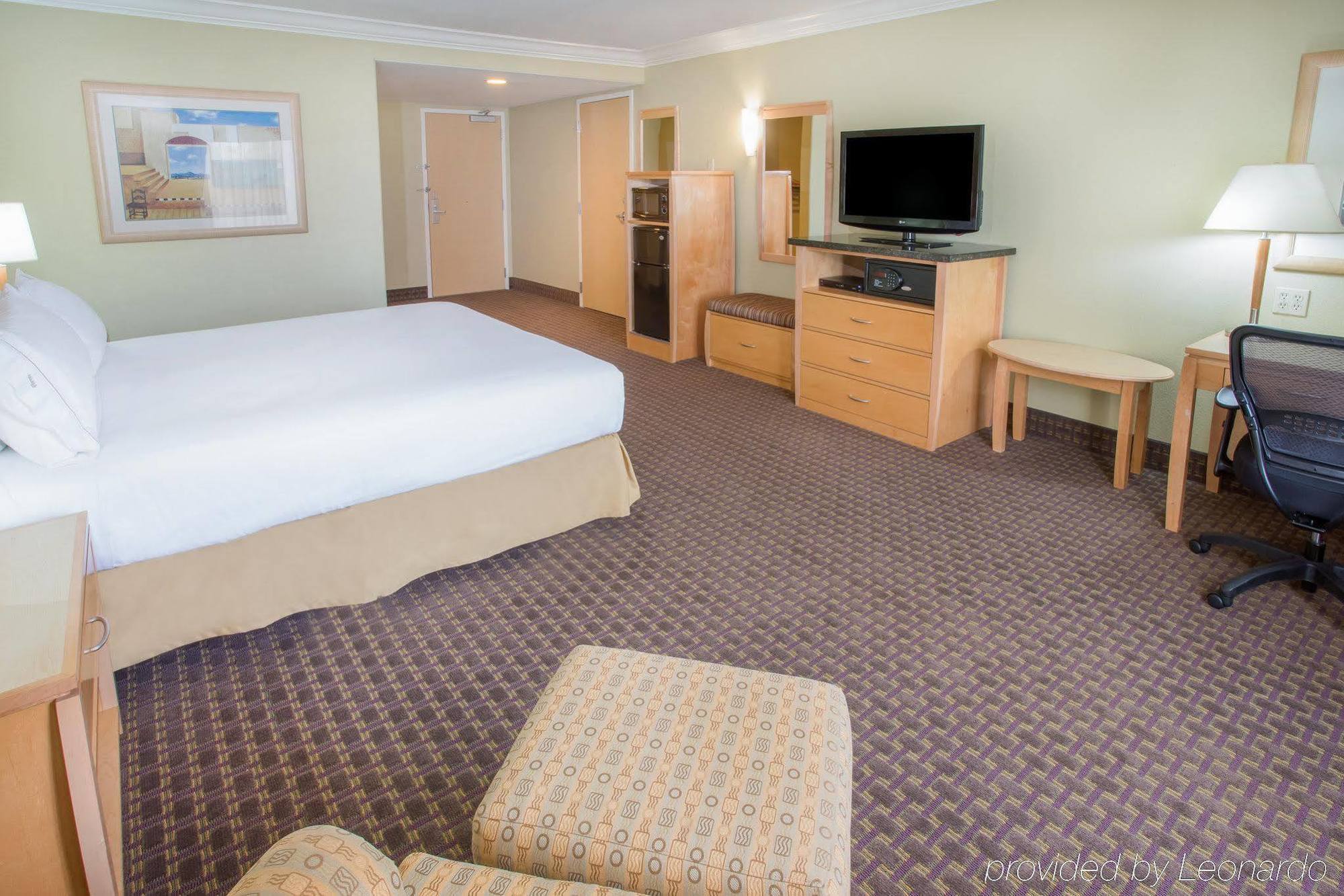 Holiday Inn Express Hotel & Suites Vacaville By Ihg Екстериор снимка