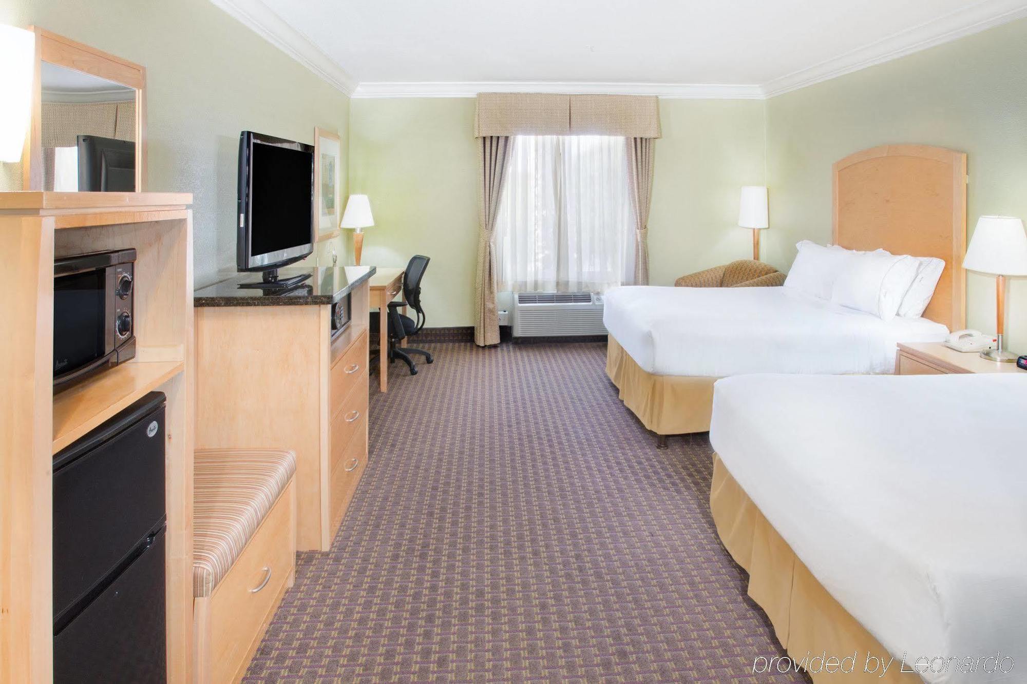 Holiday Inn Express Hotel & Suites Vacaville By Ihg Екстериор снимка