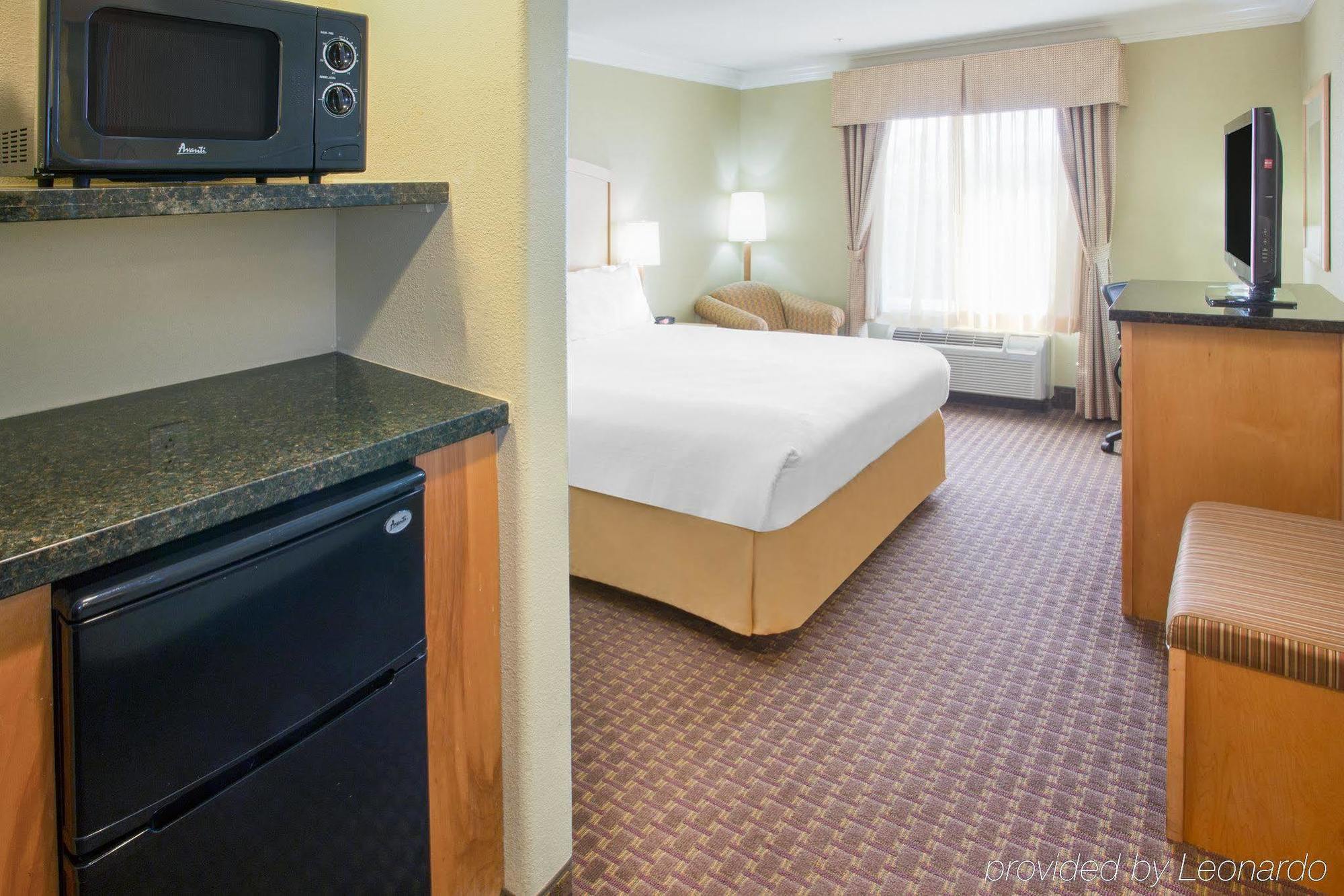 Holiday Inn Express Hotel & Suites Vacaville By Ihg Екстериор снимка